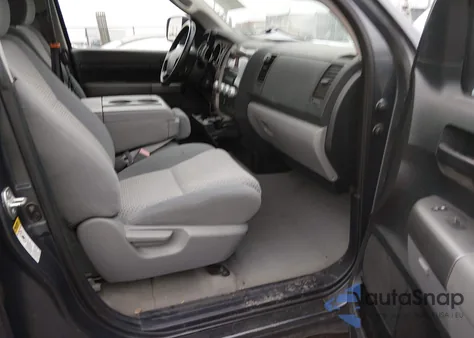 2010 Toyota Tundra Grade 5.7L V8 z USA, uszkodzony, nr VIN 5TFRY5F19AX082901